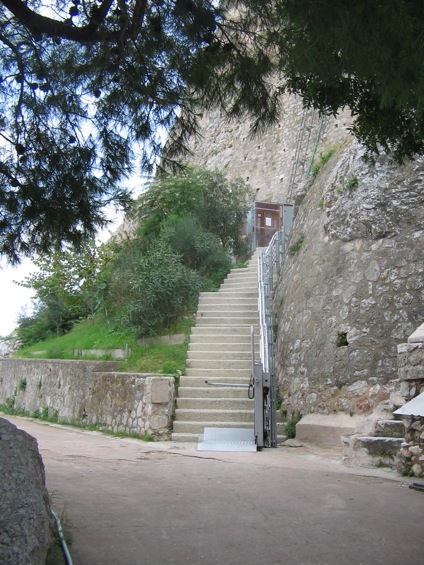 acropoli di atene con servoscala