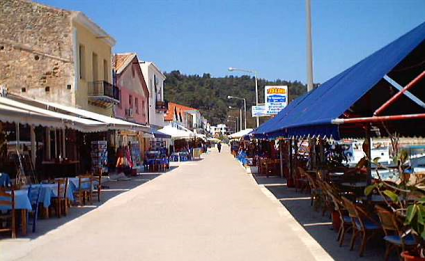 Katakolon spiaggia e negozi